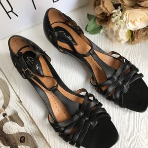 Comfy and cute black summer sandals